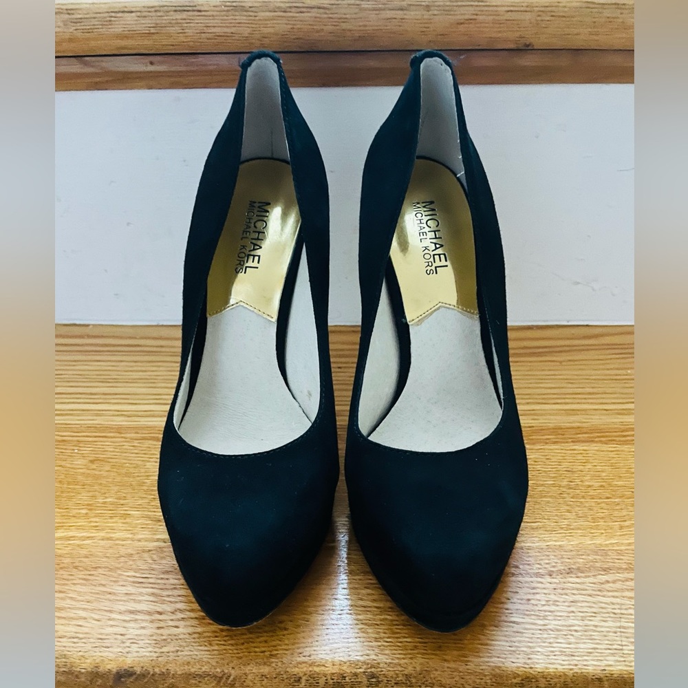 Michael Kors woman’s size 7 black pumps